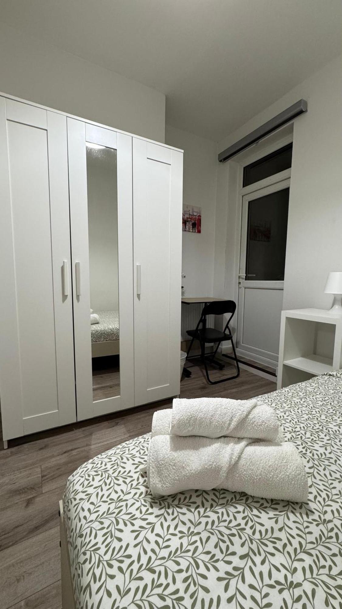 Accommodatie bij particulieren Double With Access To The Garden Londen